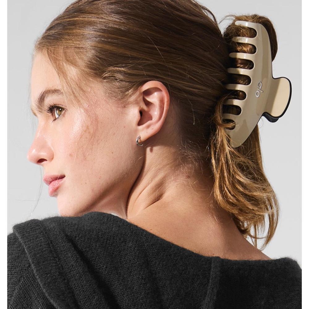 ALO Yoga Gold Hair Clip